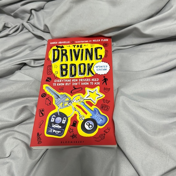 The Driving Book for new drivers - Picture 1 of 2